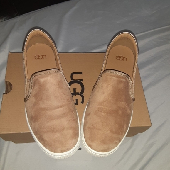 UGG AUSTRALIA WOMENS SLIP ON SNEAKERS - Picture 2 of 7